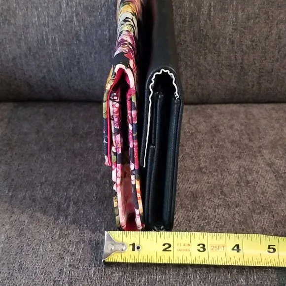 Set of 2 Minicci clutch purses. Black & pink floral - Picture 14 of 14